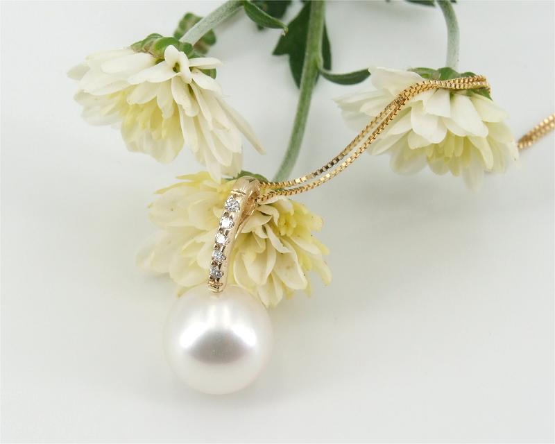 Perles blanches des mers du sud de Belperles