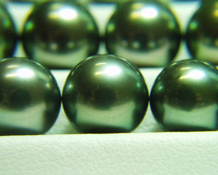 Perles de Tahiti vertes sélectionnées