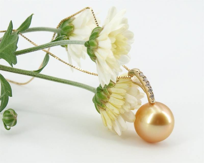 Perles dorées des mers du sud de Belperles